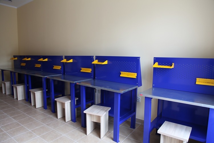 Верстак-стол бестумбовый ВП-1 с экраном купить в Сургуте