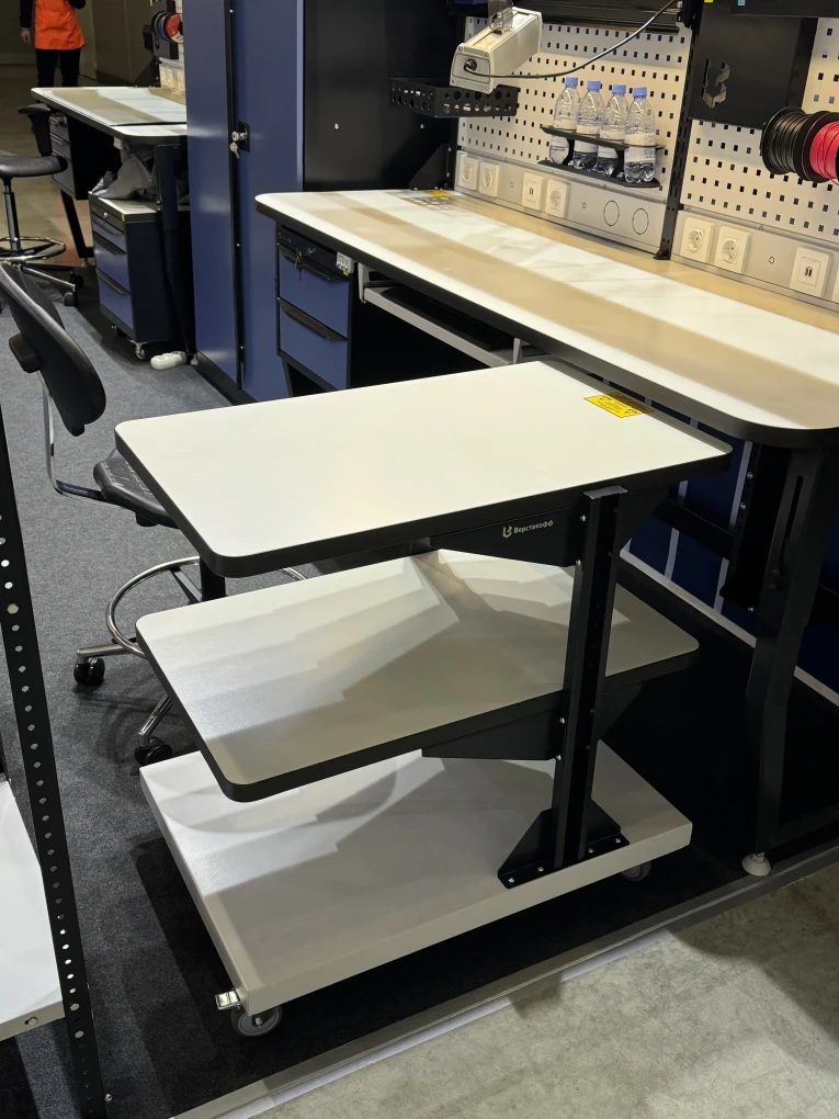 Подкатной антистатический стол SPC A купить в Сургуте Подкатной антистатический стол SPC A купить в Сургуте