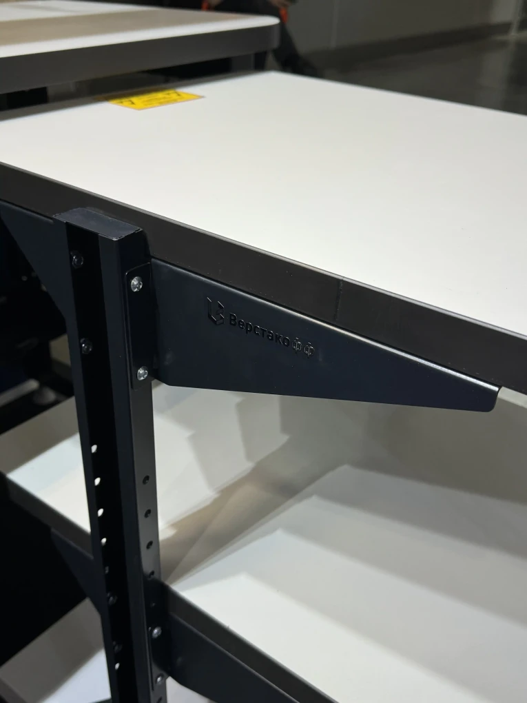 Подкатной антистатический стол SPC A купить в Сургуте Подкатной антистатический стол SPC A купить в Сургуте