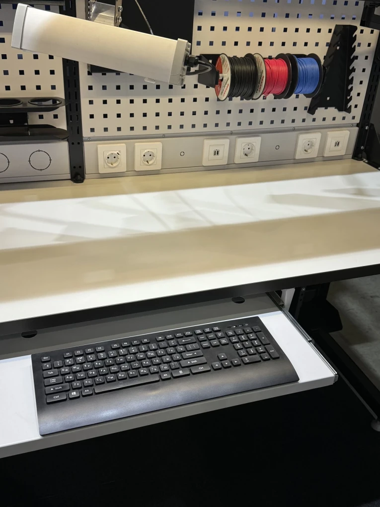 SPC Полка для клавиатуры купить в Сургуте SPC Полка для клавиатуры купить в Сургуте